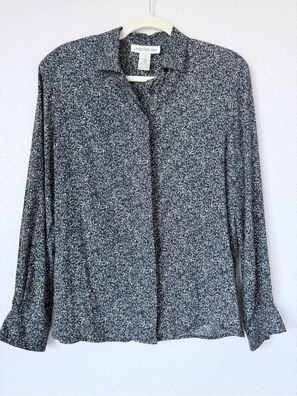 Vintage Jones New York Rayon Blouse Size 4 Black Green Cream Abstract Print 90s